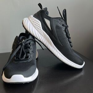 Fila Engergized Black and White Sneakers